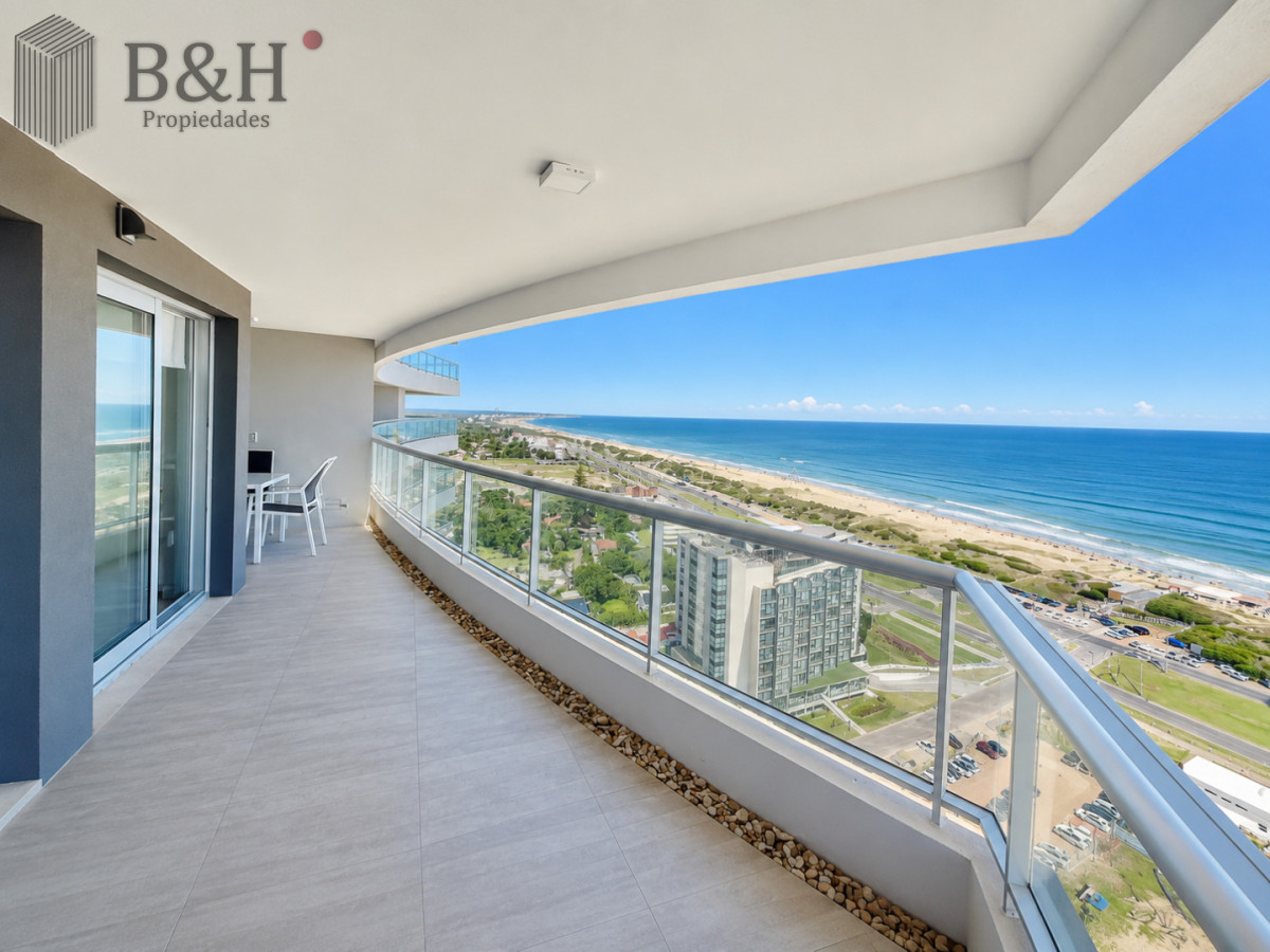 Apartamento ID.7925 - Moderno Apartamento de 3 Dormitorios con Parrillero propio y Dependencia, Playa Brava Punta del Este