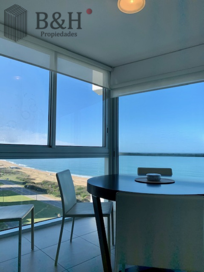 Apartamento ID.5732 - Venta y alquiler temporario de apartamento de tres dormitorios mas dependencia de servicio en Playa Brava