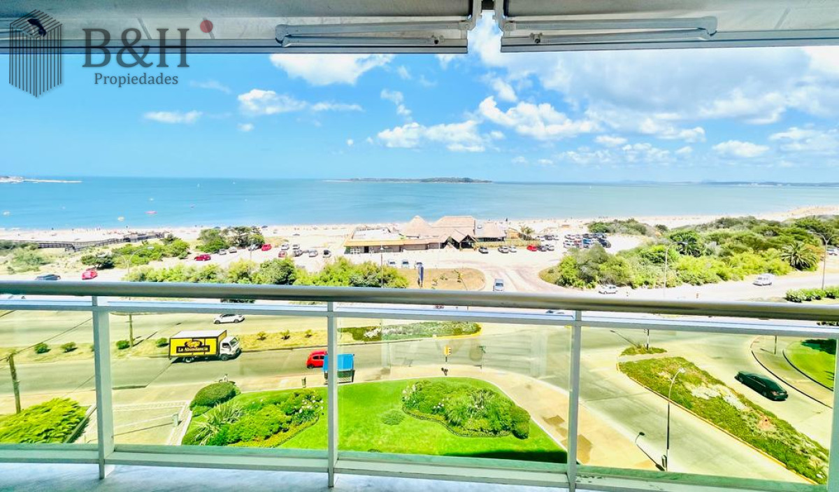 Apartamento ID.2030 - Apartamento de 3 Dormitorios sobre Playa Mansa, en Venta y Alquiler