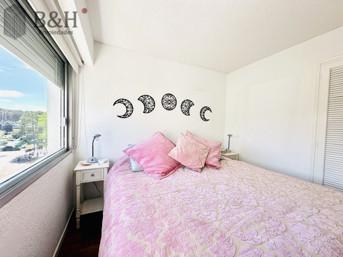 Apartamento ID.3708 - Apartamento en alquiler de 2 dormitorios con 2 baños sobre Roosevelt, Punta del Este