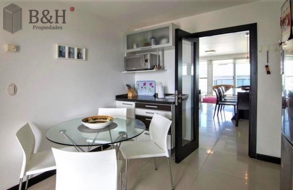Apartamento ID.654 - Venta de Excelente Apartamento de 3 Dormitorios con Vista al Mar, Playa Mansa, Punta del Este