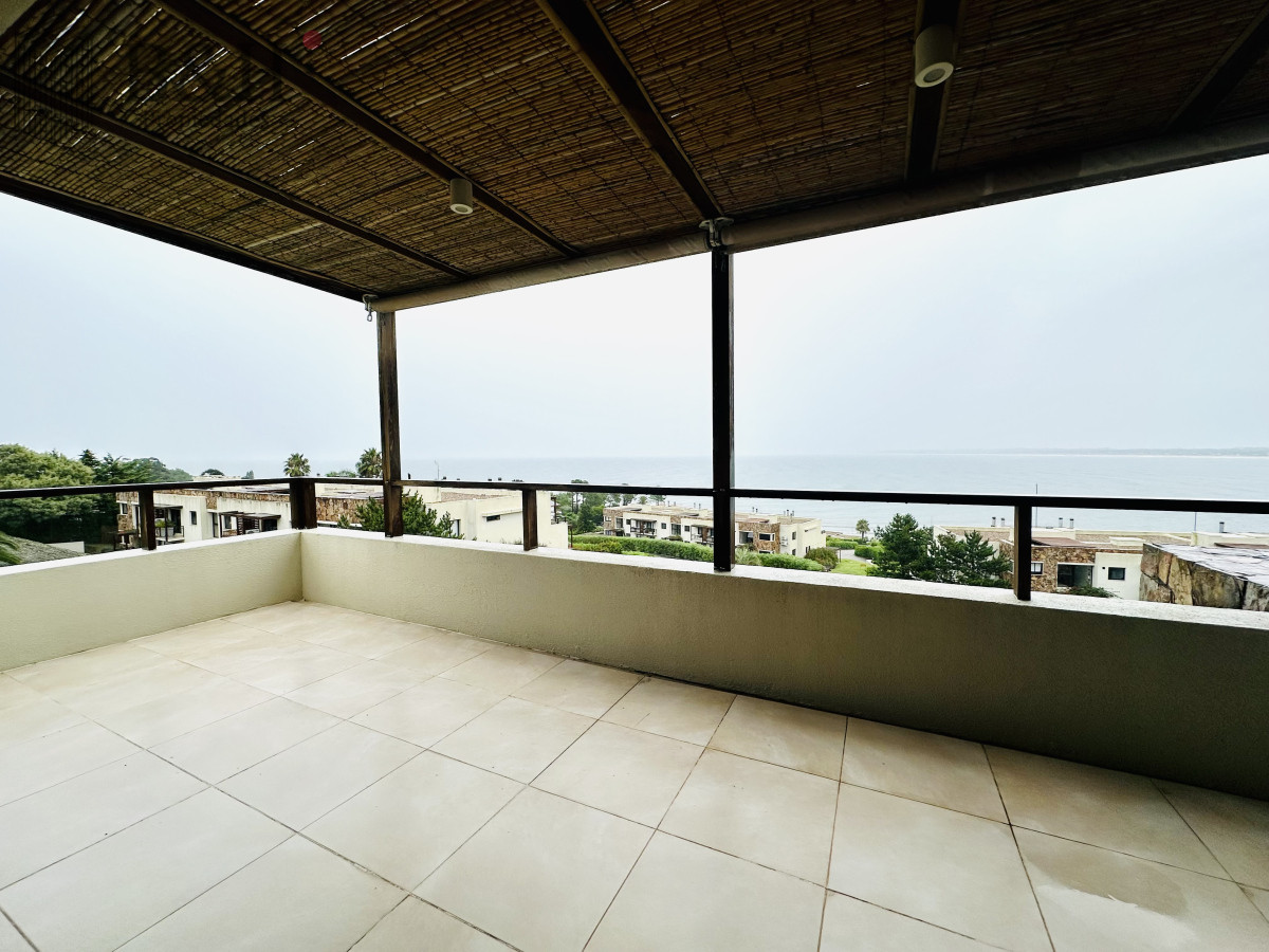 Apartamento ID.6472 - Excelente y amplio departamento duplex en venta de 3 dormitorios mas dependencia con parrillero, Punta Ballena