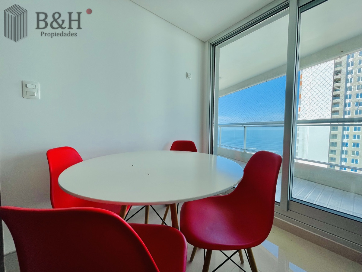 Apartamento ID.3294 - Apartamento con Vista al Mar de 3 Dormitorios y Dependencia + Parrillero en Playa Brava, Punta del Este 