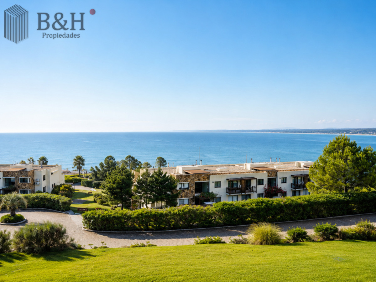 Apartamento ID.6472 - Excelente y amplio departamento duplex en venta de 3 dormitorios mas dependencia con parrillero, Punta Ballena