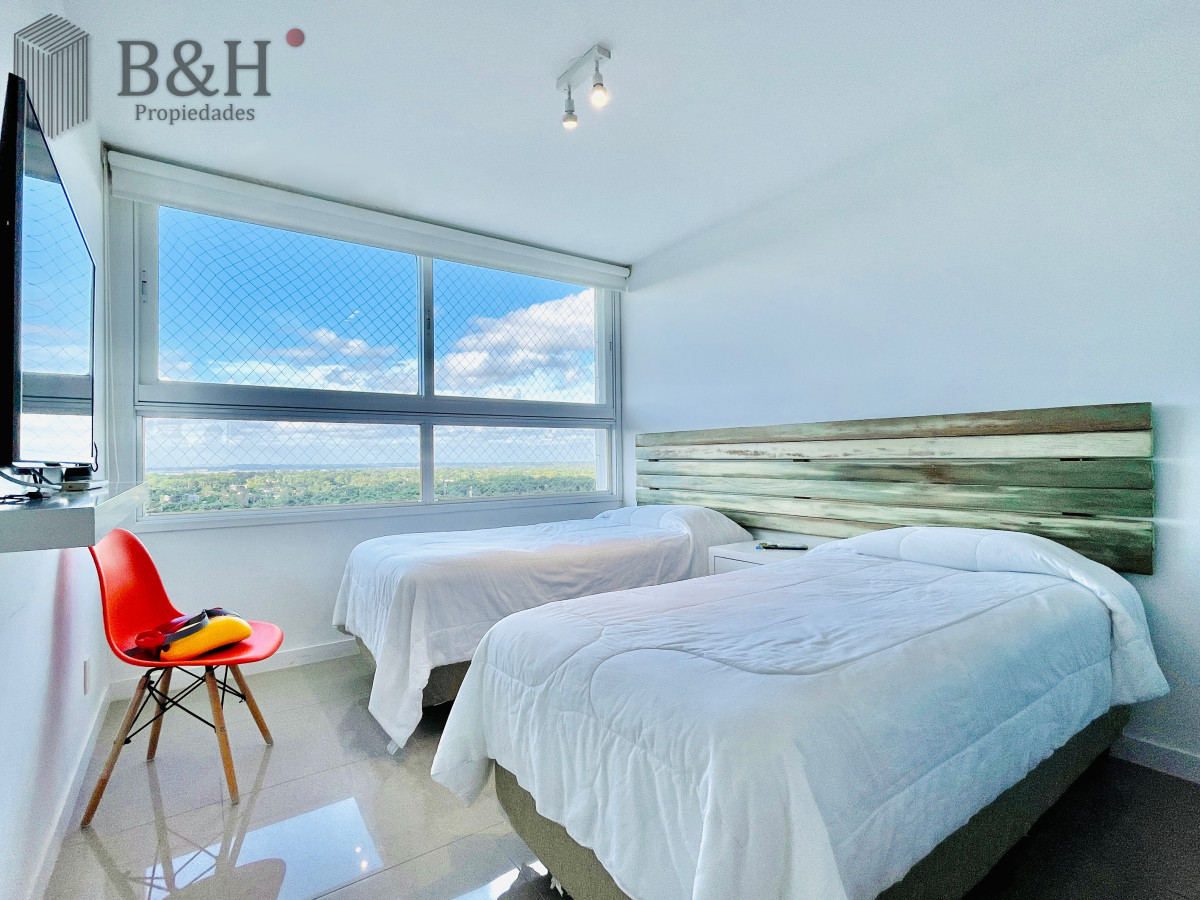 Apartamento ID.4465 -  Exclusivo Penthouse de 3 Dormitorios con Vistas panorámicas a Playa Brava, en Venta