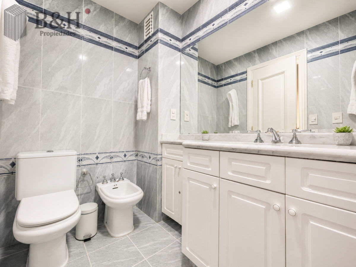 Apartamento ID.2030 - Apartamento de 3 Dormitorios sobre Playa Mansa, en Venta y Alquiler