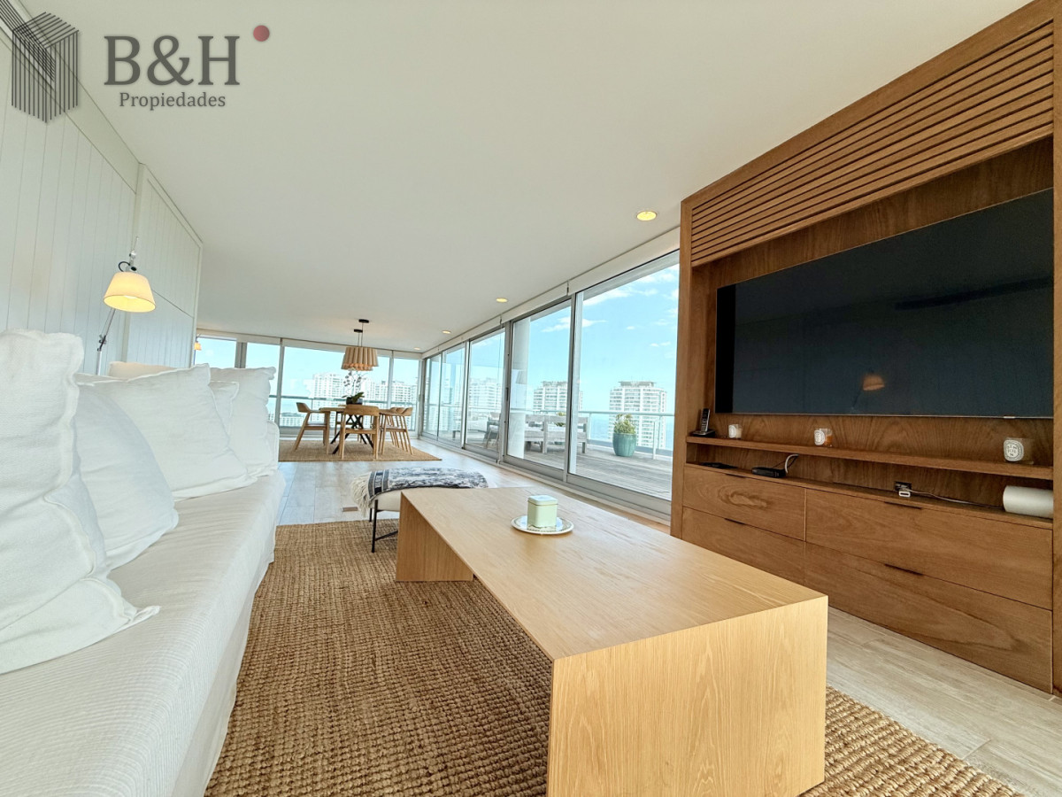 Apartamento ID.6402 - Apartamento Penthouse finamente decorado de 3 dormitorios con parrillero propio en alquiler temporario, Roosevelt Brava, Punta del Este