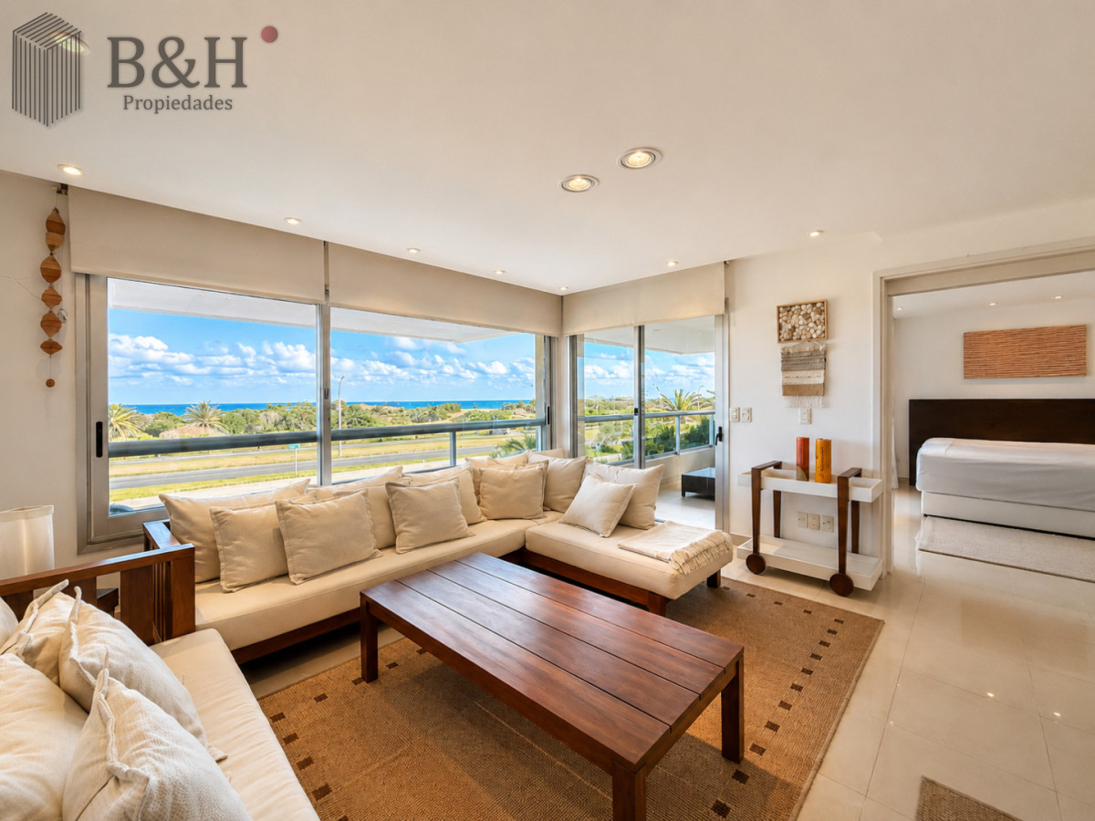Apartamento ID.6544 - Venta de apartamento de 3 dormitorios sobre primera fila de Playa Brava, Punta del Este
