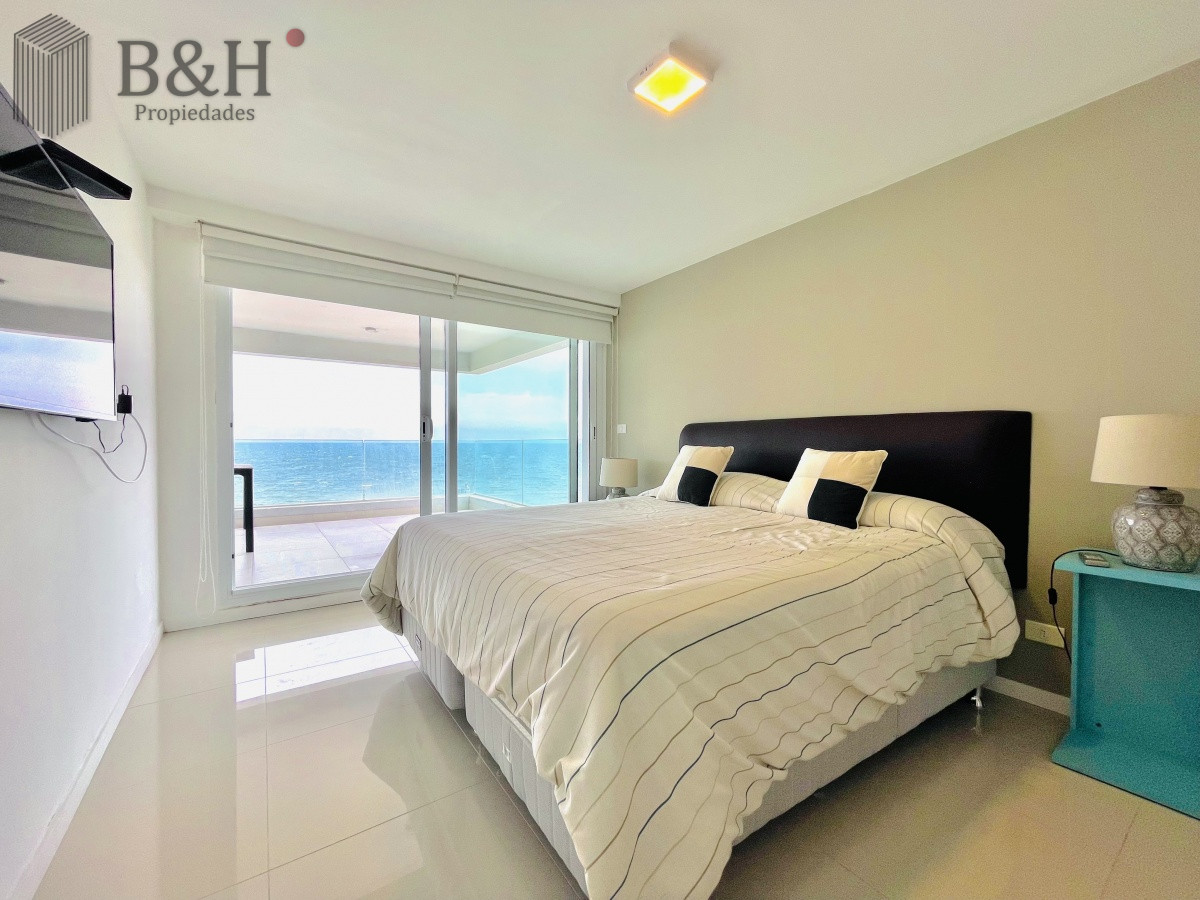 Apartamento ID.350 - Apartamento de 3 Dormitorios y Parrillero Frente al Mar, Playa Mansa
