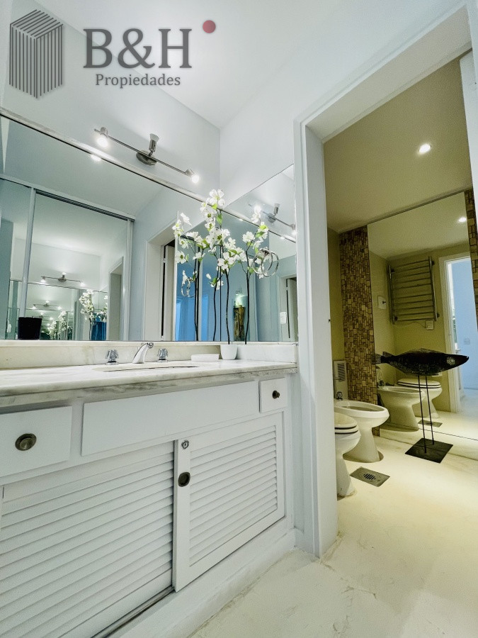 Apartamento ID.1426 - Alquiler temporario de maravilloso departamento piso alto de tres dormitorios, Peninsula, Punta del Este