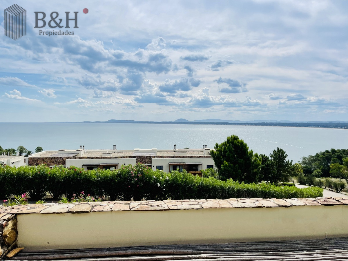 Apartamento ID.1543 - Venta y alquiler de apartamento de dos dormitorios con parrillero de uso exclusivo en Punta Ballena
