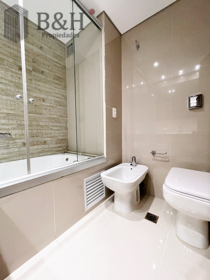 Apartamento ID.426 - Apartamento de 2 Dormitorios y Parrillero con Vista al Mar en Playa Brava, Look Tower