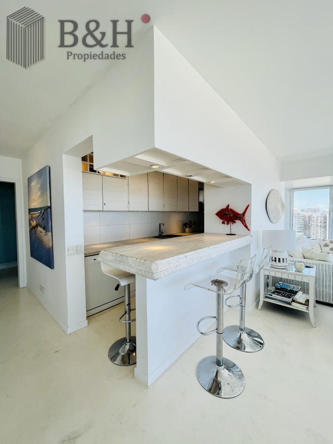 Apartamento ID.1426 - Alquiler temporario de maravilloso departamento piso alto de tres dormitorios, Peninsula, Punta del Este