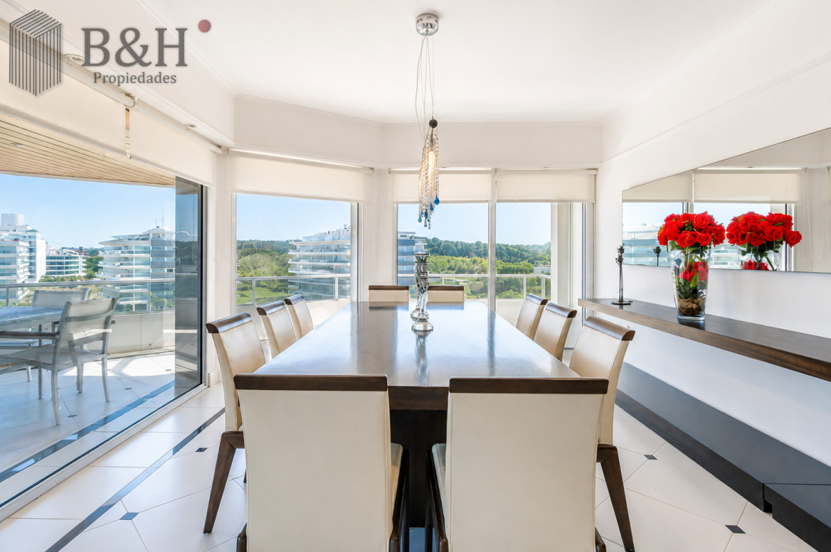 Apartamento ID.7942 - Exclusivo Penthouse de 6 Dormitorios y Barbacoa en Venta Frente al Mar, Rincón del Indio Punta del Este