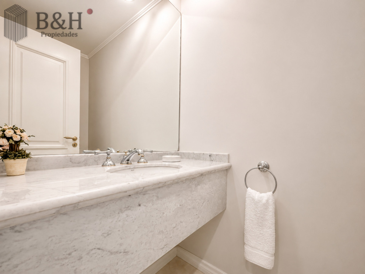 Apartamento ID.2030 - Apartamento de 3 Dormitorios sobre Playa Mansa, en Venta y Alquiler