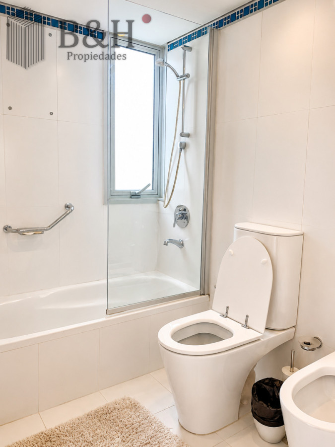 Apartamento ID.1233 - Venta y alquiler de departamento esquinero de tres dormitorios mas dependencia de servicio, Torre LE PARC, playa Brava. Punta del Este