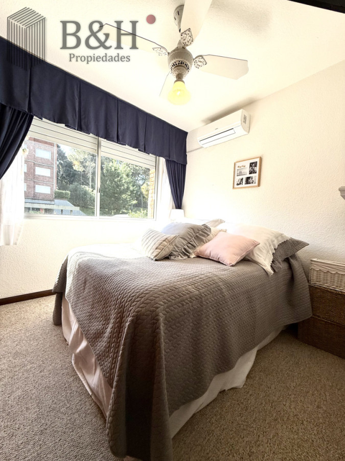 Apartamento ID.7163 - Apartamento en venta playa Mansa de 4 dormitorios y amplia terraza con parrillero propio 
