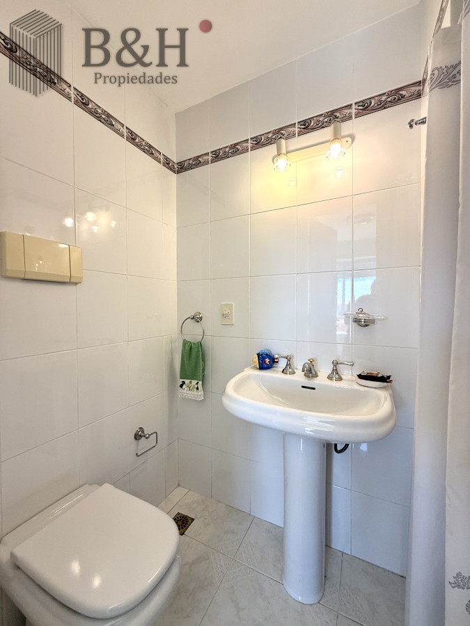 Apartamento ID.6171 - Alquiler temporario de apartamento esquinero de tres dormitorios más dependencia de servicio sobre Playa Mansa, Punta del Este