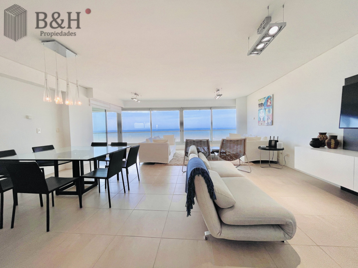 Apartamento ID.5732 - Venta y alquiler temporario de apartamento de tres dormitorios mas dependencia de servicio en Playa Brava