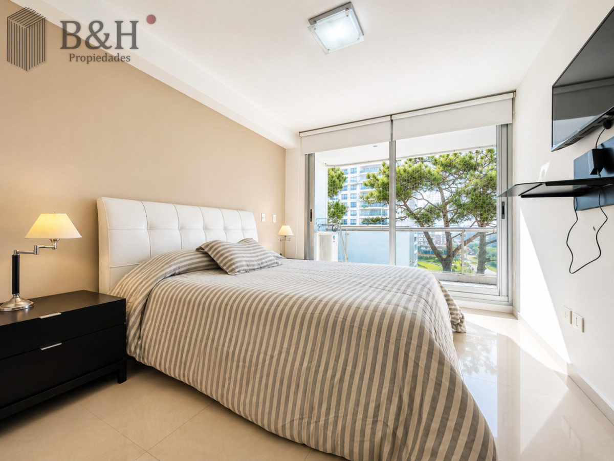 Apartamento ID.5297 - Moderno Apartamento de 2 Dormitorios sobre Roosevelt, a pasos de Playa Brava, en Alquiler Anual 