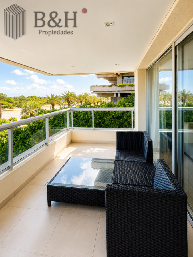 Apartamento ID.6544 - Venta de apartamento de 3 dormitorios sobre primera fila de Playa Brava, Punta del Este