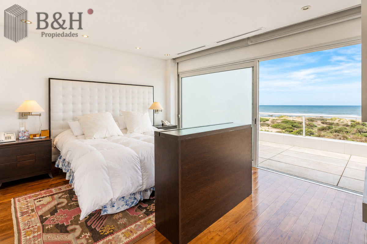 Apartamento ID.7942 - Exclusivo Penthouse de 6 Dormitorios y Barbacoa en Venta Frente al Mar, Rincón del Indio Punta del Este
