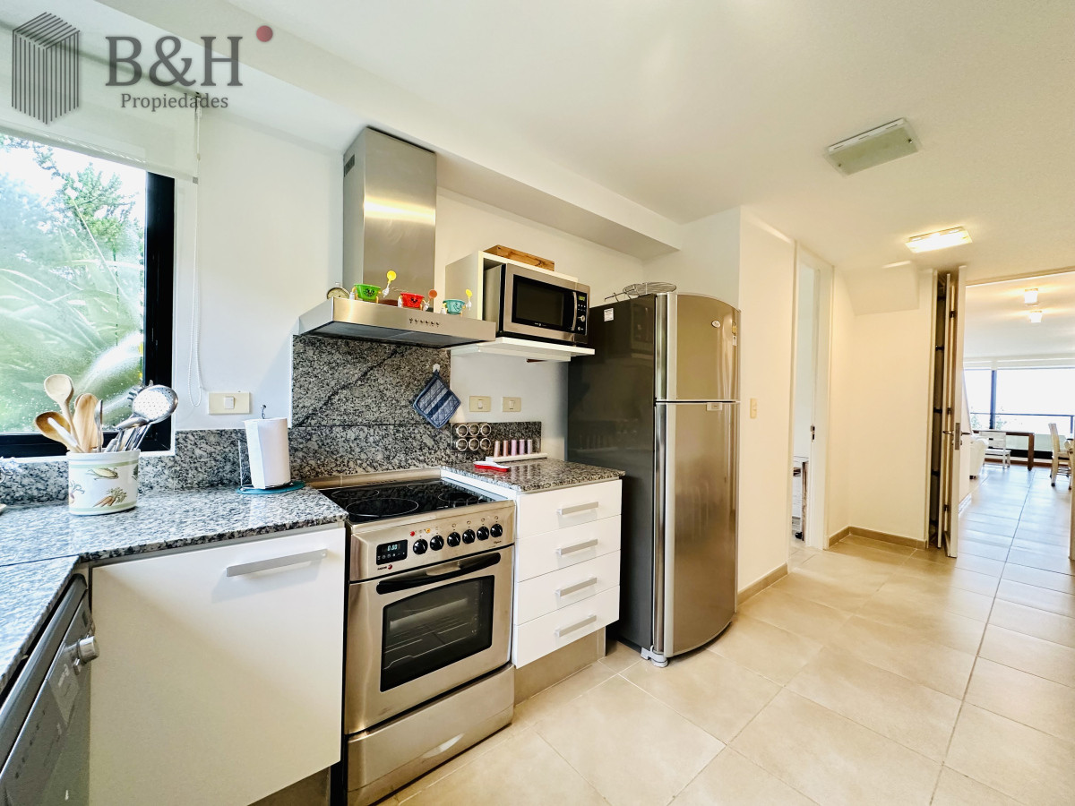 Apartamento ID.6472 - Excelente y amplio departamento duplex en venta de 3 dormitorios mas dependencia con parrillero, Punta Ballena