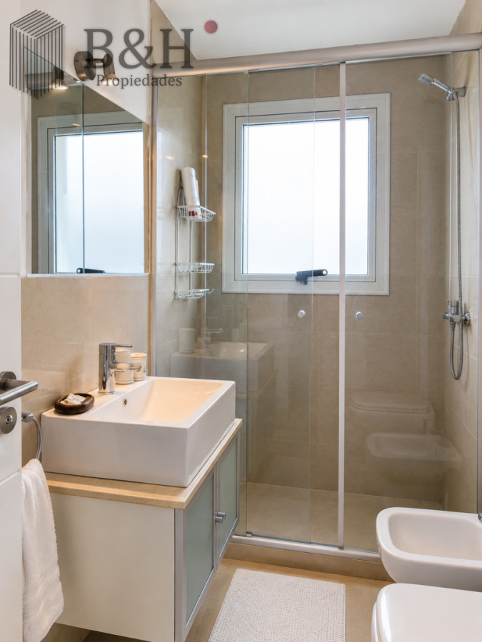 Apartamento ID.7480 - Apartamento de 3 Dormitorios en Primera Línea del Mar, Playa Brava Punta del Este