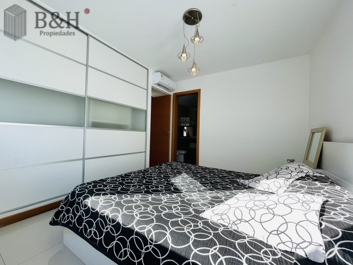 Apartamento ID.414 - Apartamento de 2 Dormitorios y Parrillero Frente a Playa Brava, Punta del Este