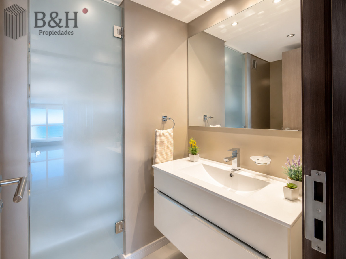 Apartamento ID.7925 - Moderno Apartamento de 3 Dormitorios con Parrillero propio y Dependencia, Playa Brava Punta del Este