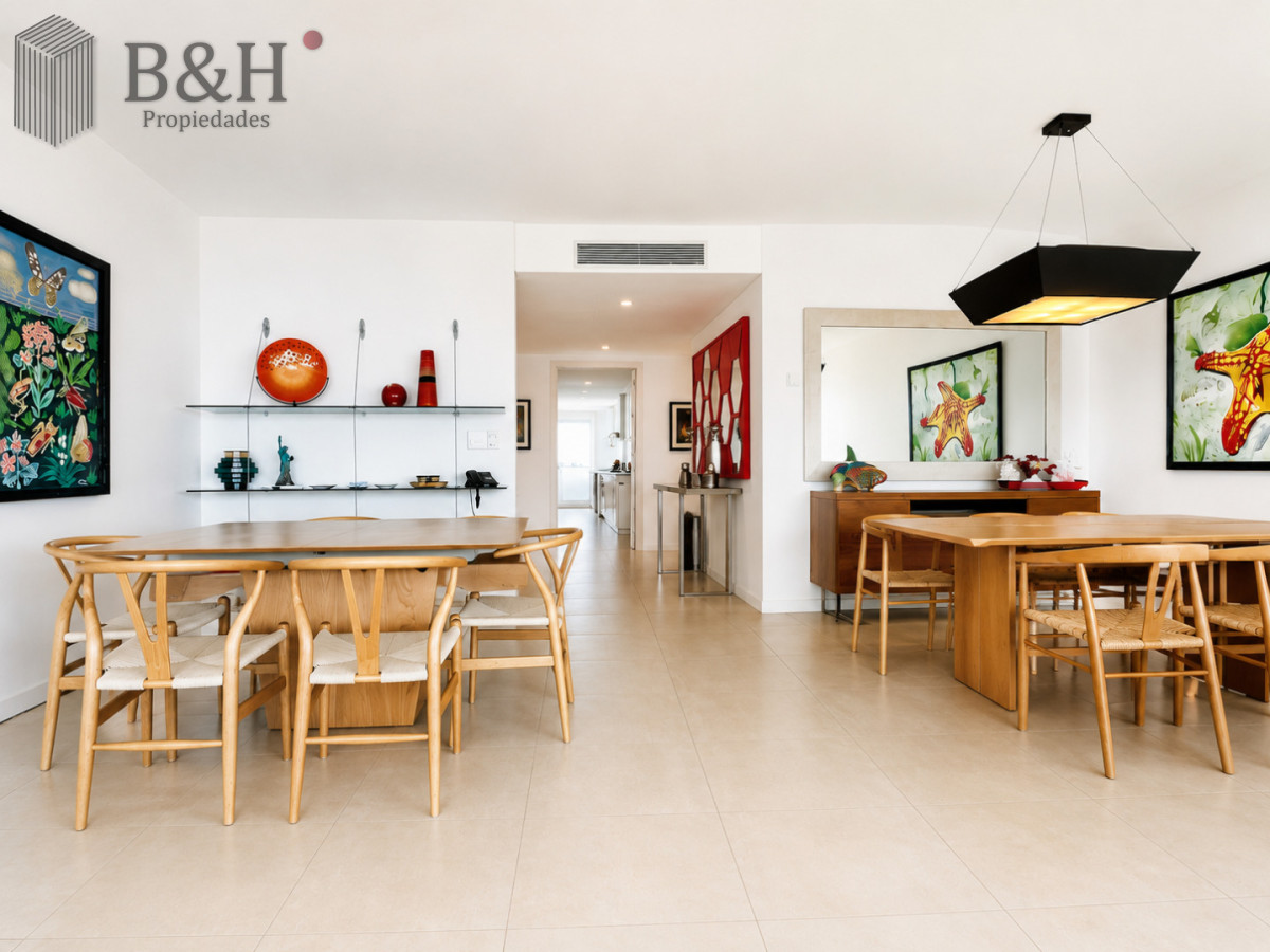 Apartamento ID.2690 - Oportunidad en Venta y Alquiler temporal de maravilloso departamento esquinero en Torre Le Parc, Playa Brava, Punta del Este