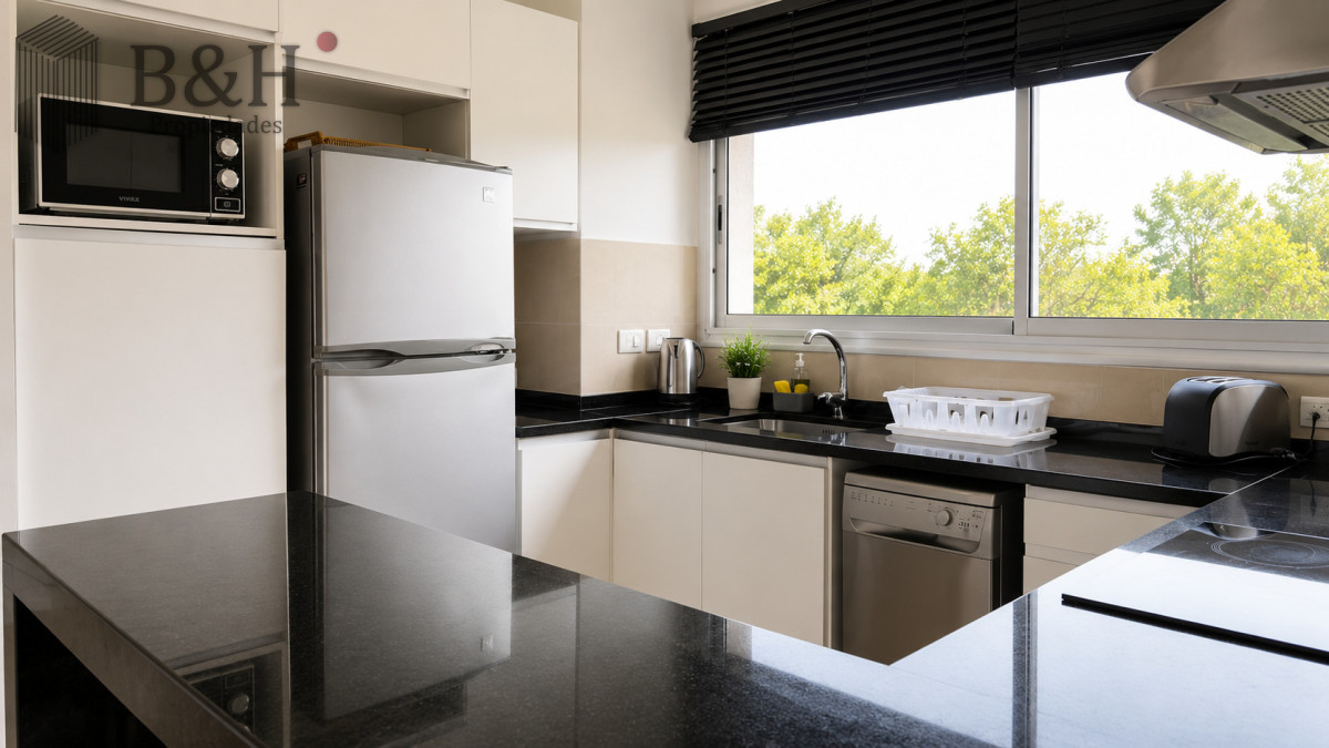 Apartamento ID.7480 - Apartamento de 3 Dormitorios en Primera Línea del Mar, Playa Brava Punta del Este