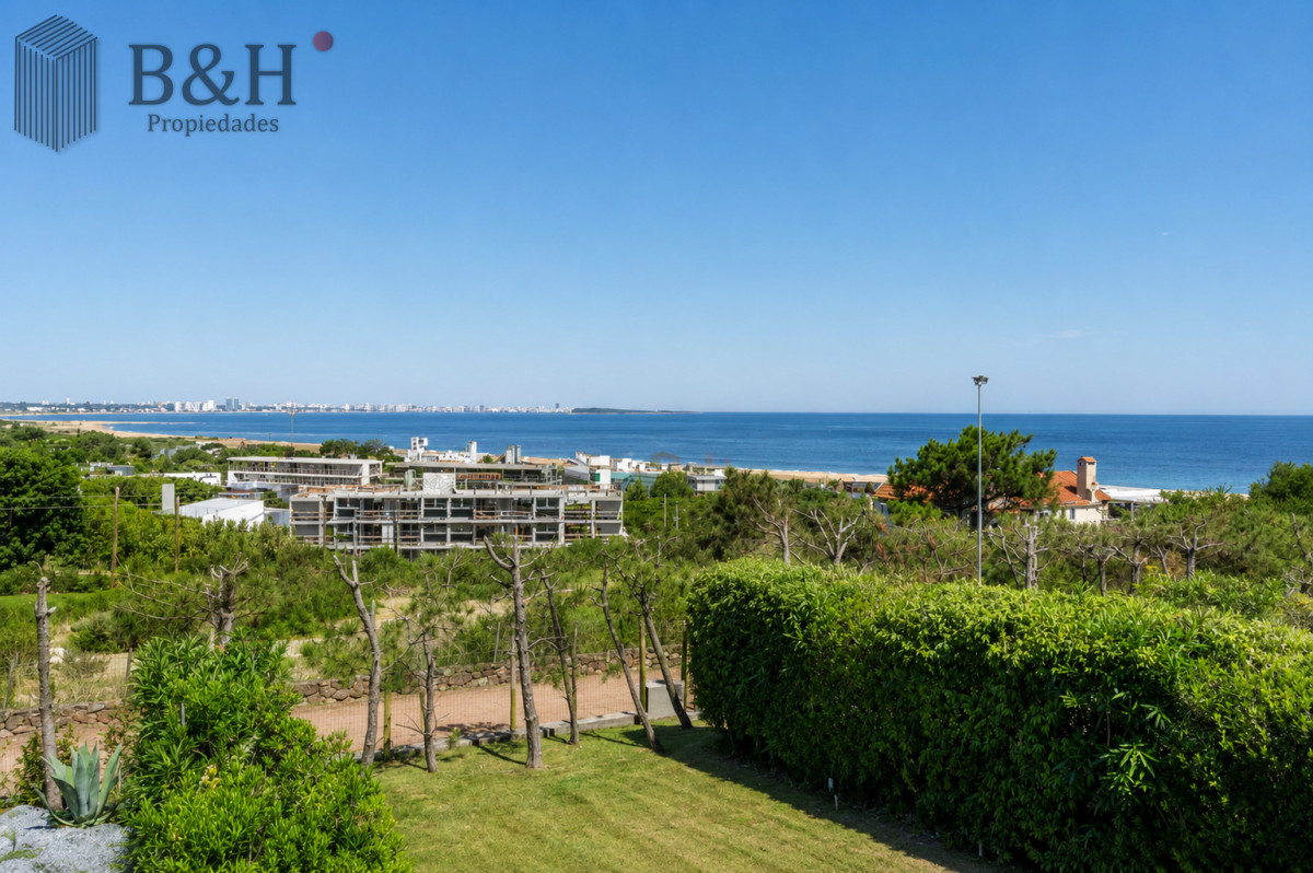 Apartamento ID.7754 - Apartamento de 3 Dormitorios, Parrillero de uso exclusivo y Jardín en Punta Ballena, Punta del Este