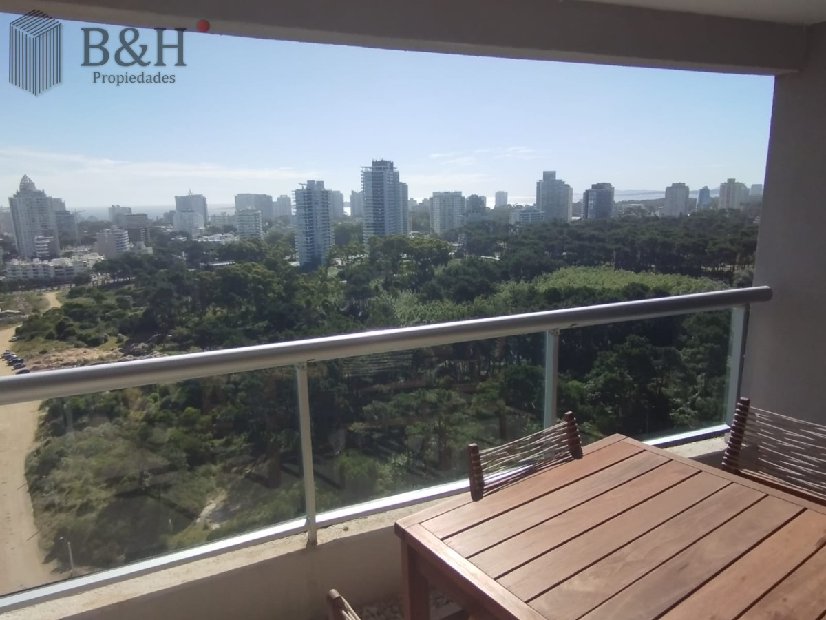 Apartamento ID.3369 - Alquiler de temporada de apartamento en playa Brava de 2 dormitorios mas dependencia de servicio