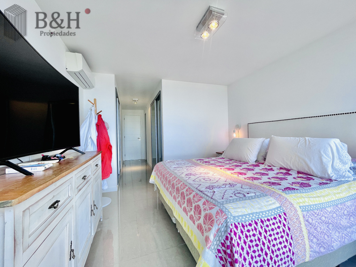 Apartamento ID.4465 -  Exclusivo Penthouse de 3 Dormitorios con Vistas panorámicas a Playa Brava, en Venta
