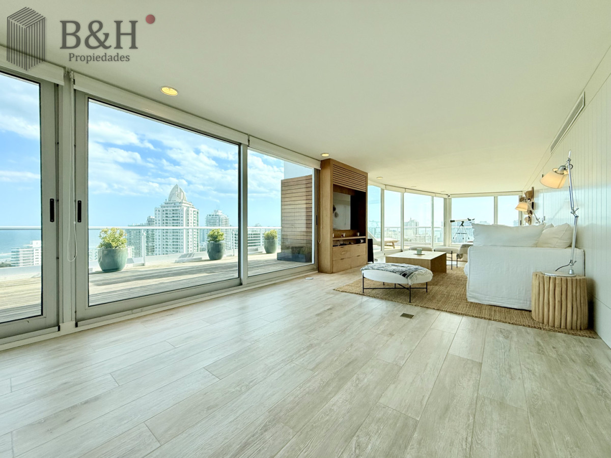 Apartamento ID.6402 - Apartamento Penthouse finamente decorado de 3 dormitorios con parrillero propio en alquiler temporario, Roosevelt Brava, Punta del Este