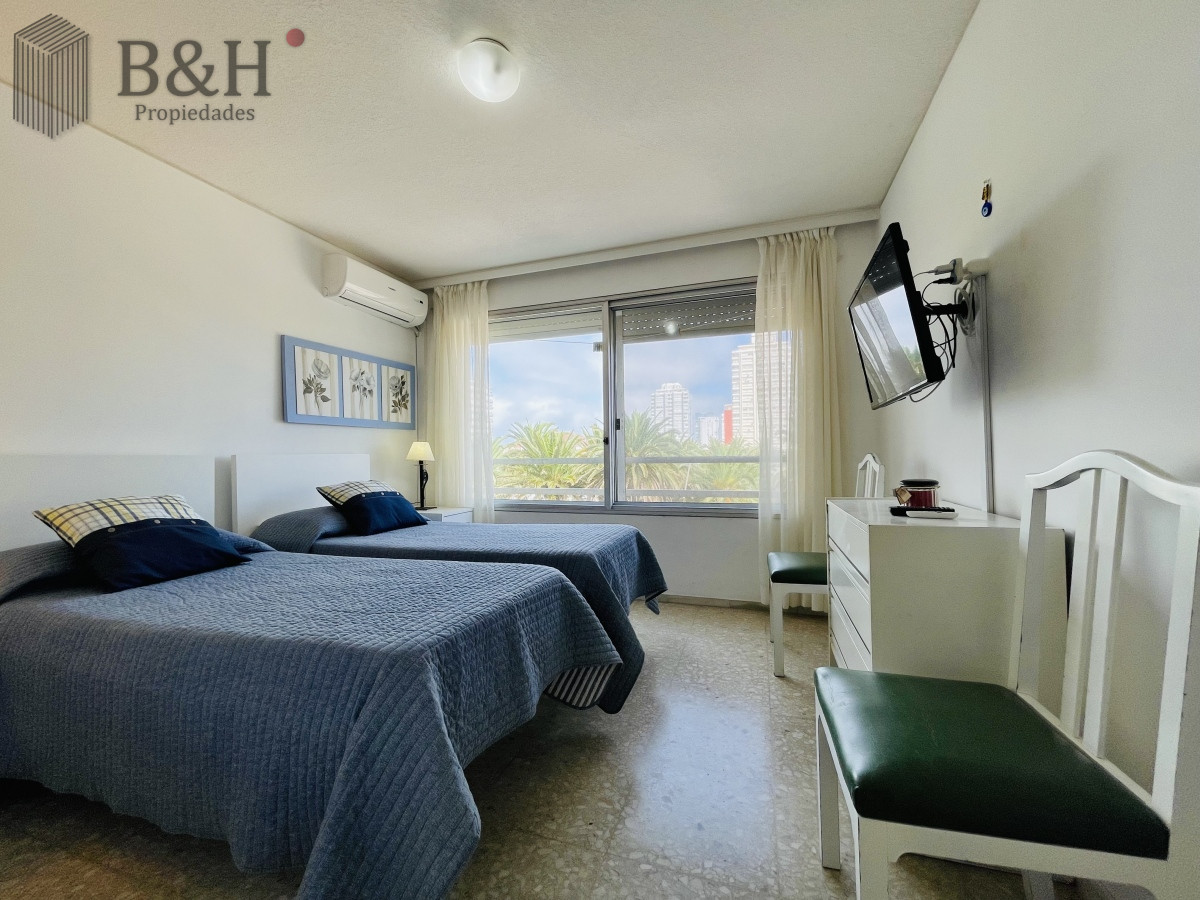 Apartamento ID.2254 - Alquiler Anual Apartamento de 1 Dormitorio y Medio en la Península, Punta del Este
