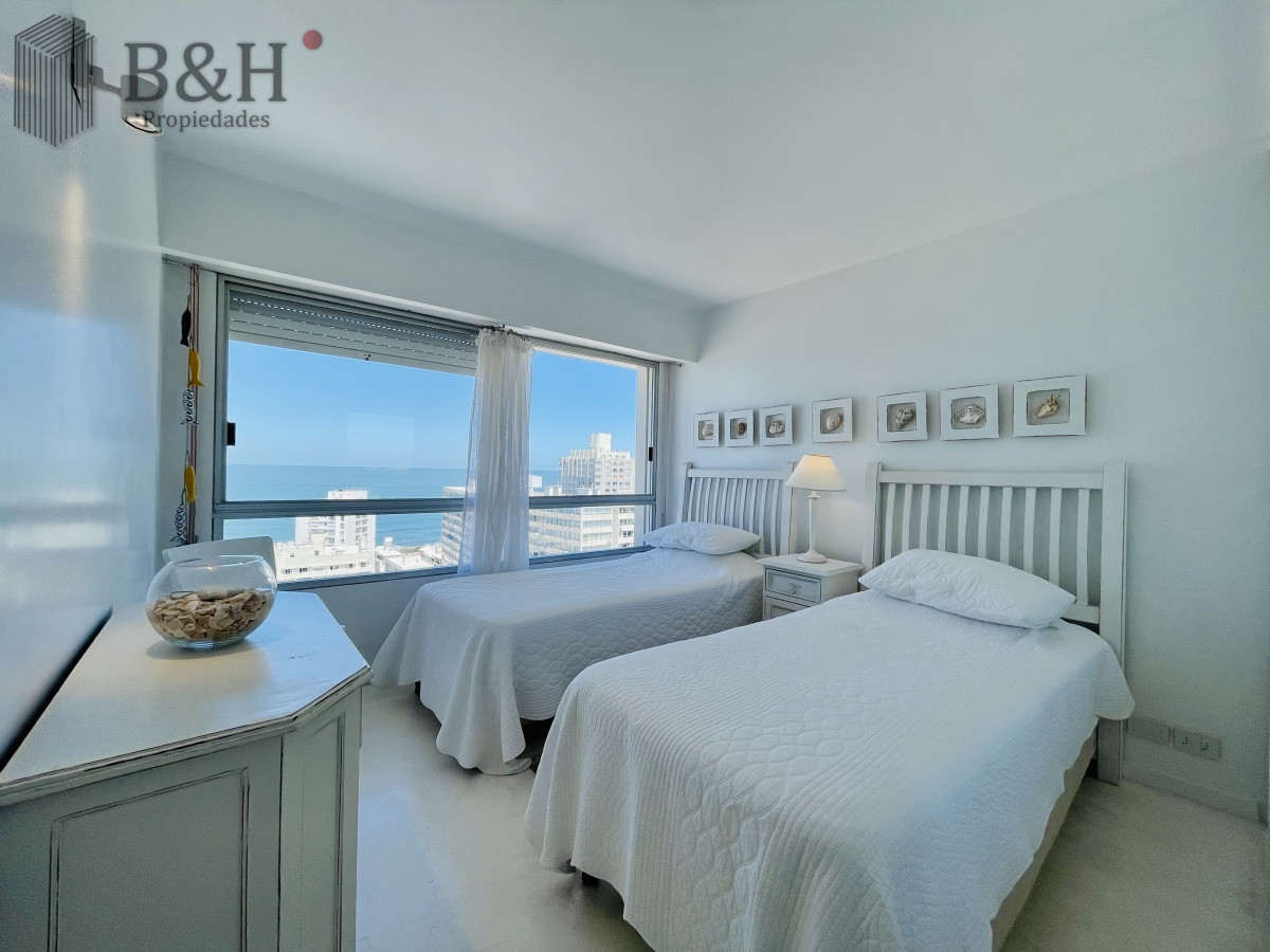 Apartamento ID.1426 - Alquiler temporario de maravilloso departamento piso alto de tres dormitorios, Peninsula, Punta del Este