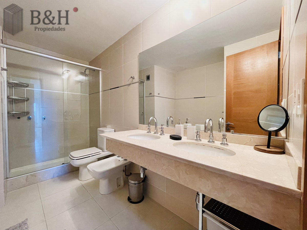 Apartamento ID.4492 - Excelente Apartamento de 2 Dormitorios con Vista al Mar, Playa Mansa