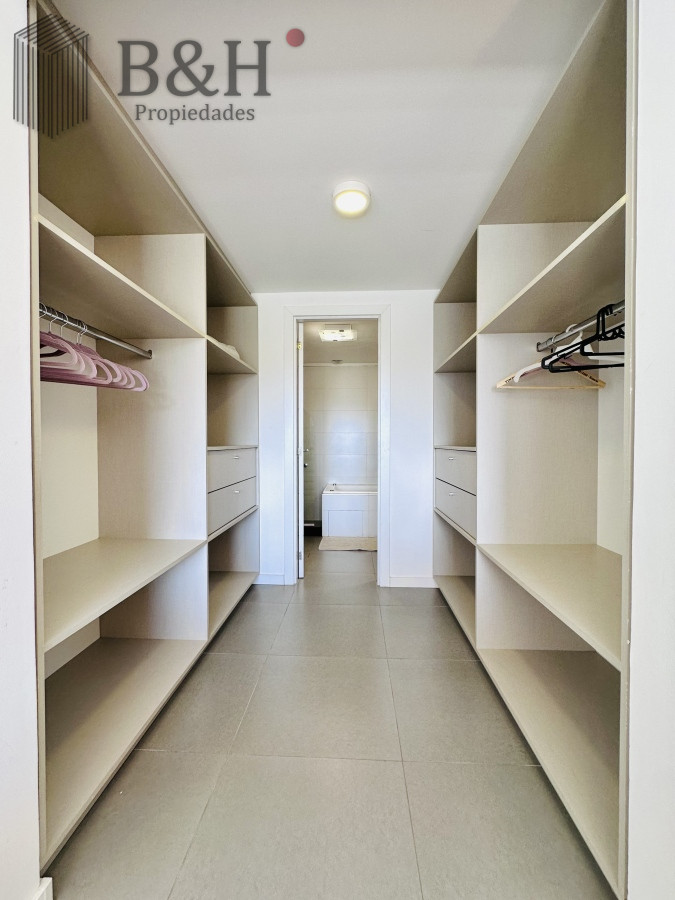 Apartamento ID.3421 - Alquiler temporario de Apartamento de 2 Dormitorios en edificio Silente Playa Brava