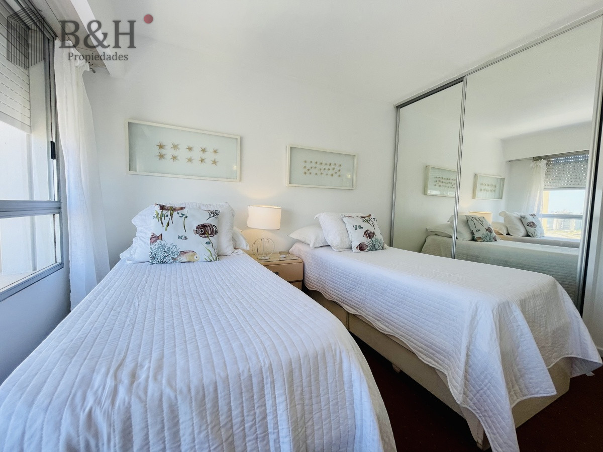 Apartamento ID.1426 - Alquiler temporario de maravilloso departamento piso alto de tres dormitorios, Peninsula, Punta del Este