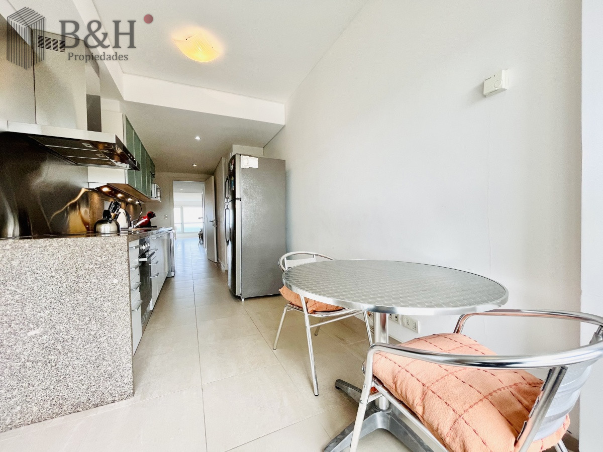 Apartamento ID.1948 - Alquiler temporario de Apartamento de 2 Dormitorios más Dependencia en Torre Le Parc, Playa Brava