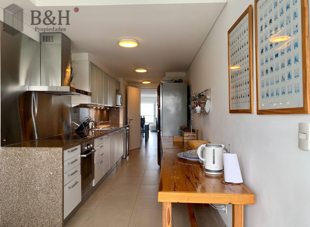 Apartamento ID.1233 - Venta y alquiler de departamento esquinero de tres dormitorios mas dependencia de servicio, Torre LE PARC, playa Brava. Punta del Este