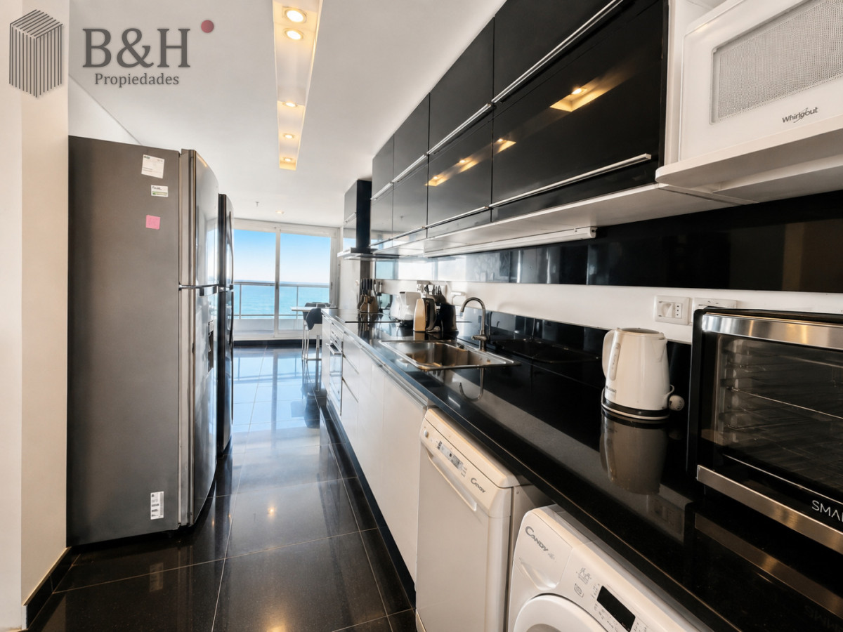 Apartamento ID.7925 - Moderno Apartamento de 3 Dormitorios con Parrillero propio y Dependencia, Playa Brava Punta del Este