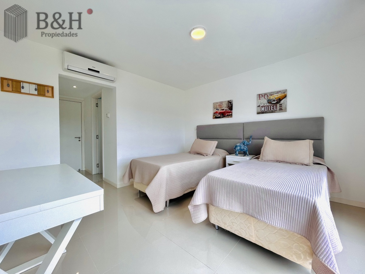 Apartamento ID.350 - Apartamento de 3 Dormitorios y Parrillero Frente al Mar, Playa Mansa