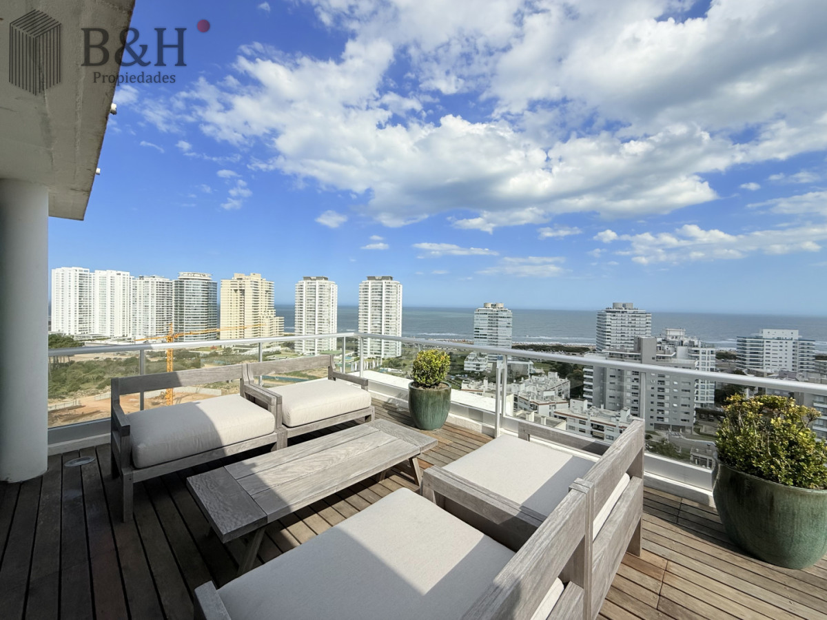 Apartamento ID.6402 - Apartamento Penthouse finamente decorado de 3 dormitorios con parrillero propio en alquiler temporario, Roosevelt Brava, Punta del Este