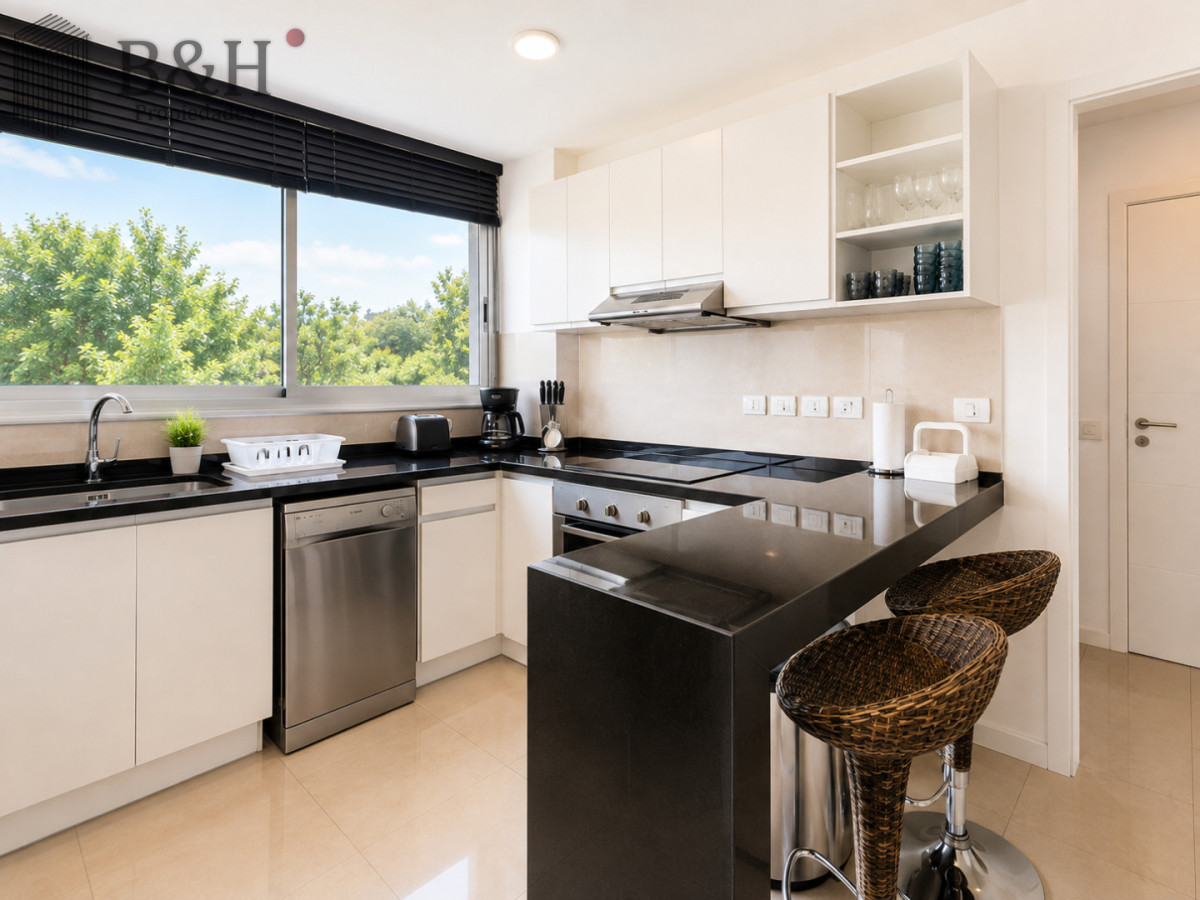 Apartamento ID.7480 - Apartamento de 3 Dormitorios en Primera Línea del Mar, Playa Brava Punta del Este