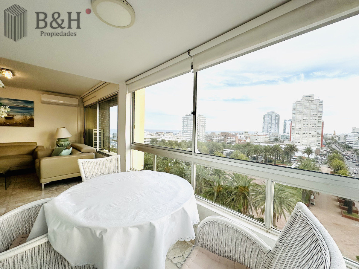Apartamento ID.6888 - Venta de apartamento en Península de Punta del este con 3 dormitorios y 2 baños reciclado 