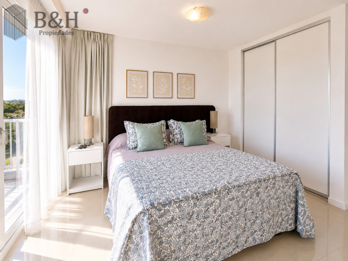 Apartamento ID.7480 - Apartamento de 3 Dormitorios en Primera Línea del Mar, Playa Brava Punta del Este