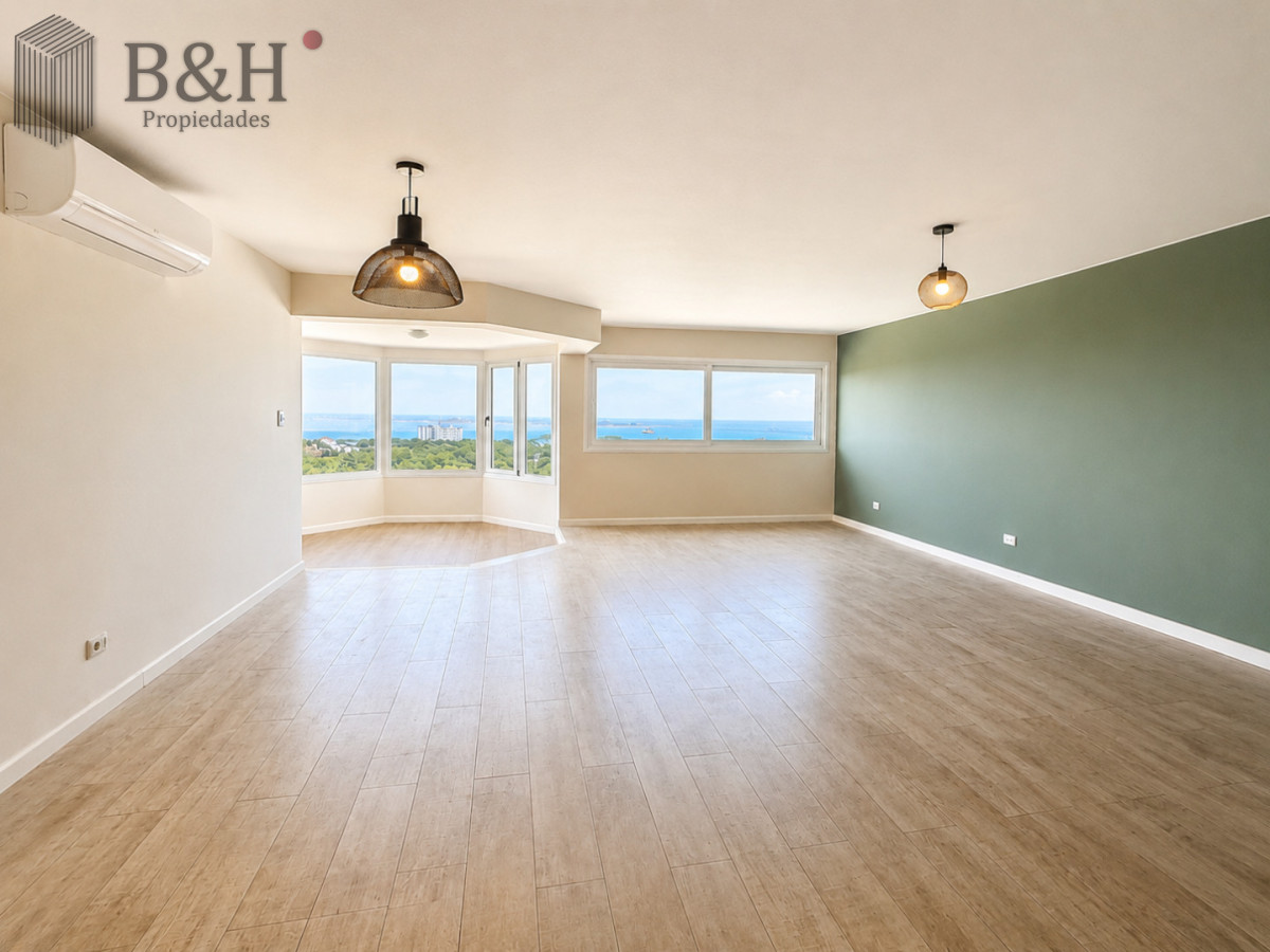 Apartamento ID.319 - Venta y alquiler anual de amplio apartamento de tres dormitorios completamente reciclado sobre Roosevelt, Punta del Este